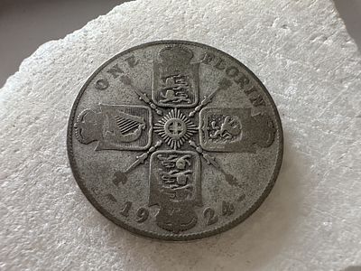 פלורין (Two Shillings) כסף בריטי 1924 ג׳ורג׳ החמישי, כסף 0.500 - מצב בינוני‑טוב, פרטים ברורים. ס 