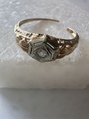 טבעת יוקרתית וינטג’ זהב 14K עם יהלום מרכזי, לתיקון או לחומר גלם. טבעת זהב עדינה בעיצוב פיליגרן 