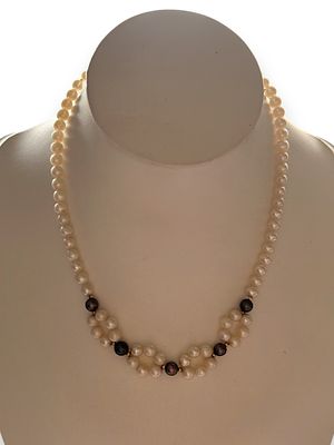 שרשרת פנינים טבעיות בשילוב פניני טהיטי, מאריך וסוגר זהב 9 קראט חתום. שרשרת יוקרתית משובצת פנינים 