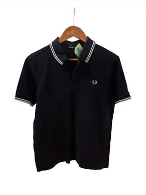 חולצת פולו לגבר Fred Perry - מידה מדיום UK - כחול נייבי, יד 2 שמור. חולצת פולו יוקרתית של Fred 