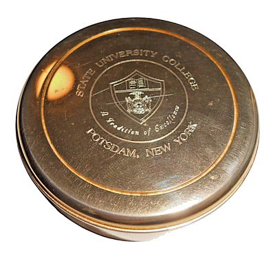 משקולת נייר ברונזה כבדה, SUNY Potsdam ניו יורק - שנות ה־60-70. משקולת שולחנית יוקרתית בעיצוב 