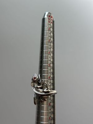 טבעת איגואנה - יוניסקס בעיצוב פראי ואלגנטי בסגנון פתוח. טבעת איגואנה בסגנון פתוח להתאמה קלה 