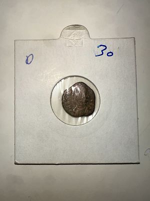 מטבע רומאי אותנטי מברונזה מהמאה ה־3-4 לספירה - דיוקן קיסרי ברור וחזית מוגבהת, מציאה מאנגליה. מטבע 