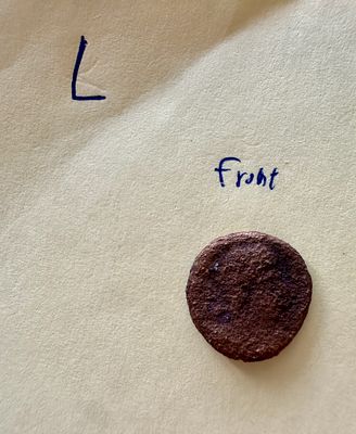 מטבע ברונזה רומי מאוחר לא מזוהה - כ18 מ"מ - 1.54 גרם - ניקוי עבר וסימני קורוזיה. מטבע ברונזה 