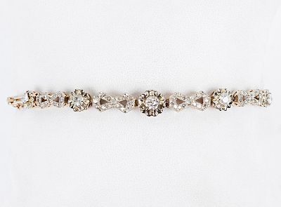 Pulserita antigua en oro amarillo 18 K, con finos eslabones y cinco centros de diamantes, talla 