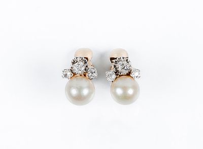 Pendientes vintage en sólida montura de oro rosa 18 K, con tres diamantes talla cojín antigua 