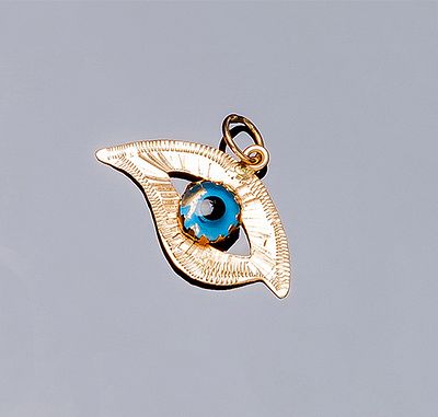 Colgante en oro rosa 18 K, en forma de ojo con centro de cristal esmaltado (pequeña falta).18 x 