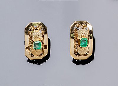 Pendientes vintage en oro amarillo 18 K, con motivo rectangular calado, con decoración en 