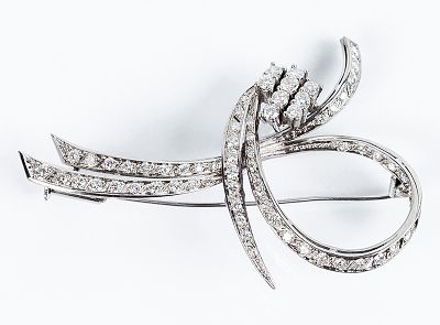 Elegante alfiler en oro blanco 18 K, con motivo de lazada en filas de limpios y blancos 