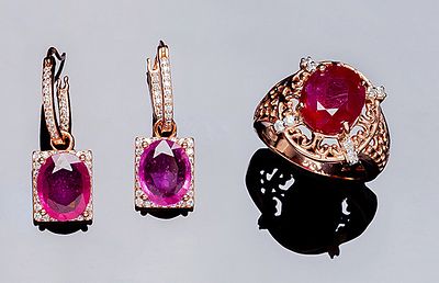 Lote de sortija (n&ordm; anillero: 17) y pendientes largos, desmontables (26 mm.), en plata de ley 