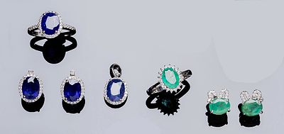 Lote de joyas en plata de ley: conjunto de sortija (n&ordm; anillero: 15), pendientes (12 mm.) y 