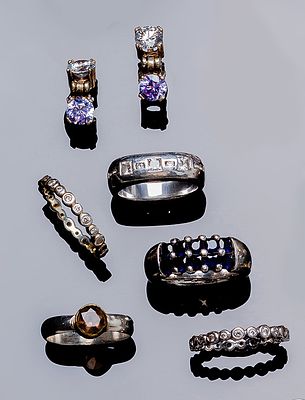 Lote de joyas en plata: cinco anillos con circonitas y piedras de color (n&ordm; 12 - 14), y 