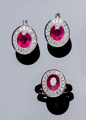Juego de sortija (n&ordm; anillero: 14) y pendientes (16 mm.) en plata de ley, con centro de rub&iacute; 