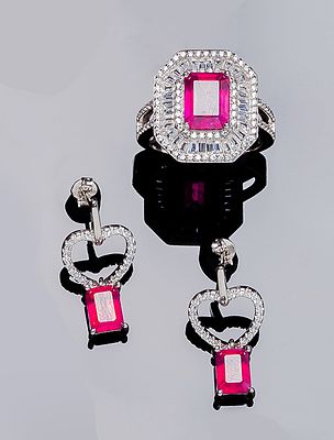 Conjunto de sortija (n&ordm; anillero: 14) y pendientes (24 mm.) en plata de ley, con centros de 