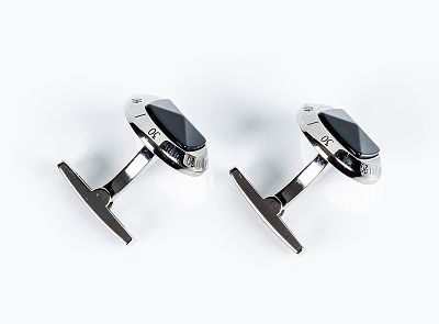 Gemelos Pasha de Cartier en plata maciza 925/1000, acabado paladio y &oacute;nix facetado. Dimensi&oacute;n: 