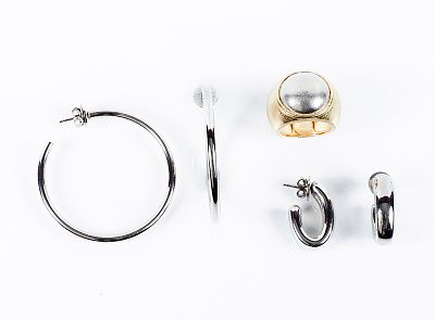 Lote de joyas en plata de ley: 1) Sortija TOUS en plata dorada matizada (n&ordm; 12-13). 2) Dos 