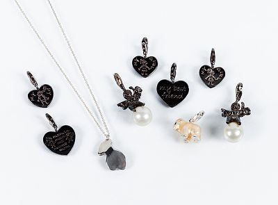 Lote de joyas en plata de ley: ocho colgantes charm de THOMAS SABO, cinco corazones, dos 