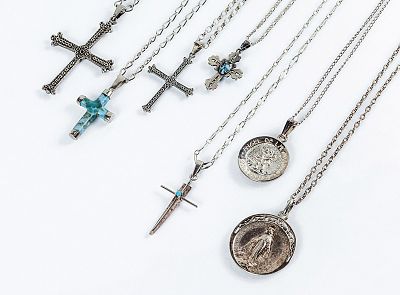 Lote en plata de ley: Siete cadenas, de diferentes longitudes y eslabones (entre 40 y y 62 