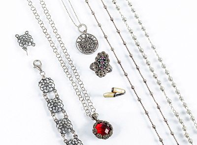 Lote de joyas de plata de ley: pulsera calada con motivos florales (con un eslab&oacute;n extra), (17 