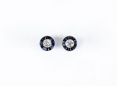 Pendientes estilo art-d&eacute;co en montura de platino 'ojo de perdiz'. con un limpio y blanco 