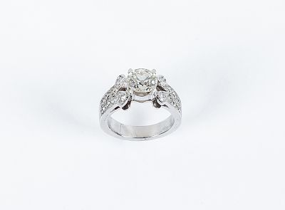 Anillo solitario tipo 'Ballerine' de Cartier. en montura maciza de oro blanco 18 K. con un 