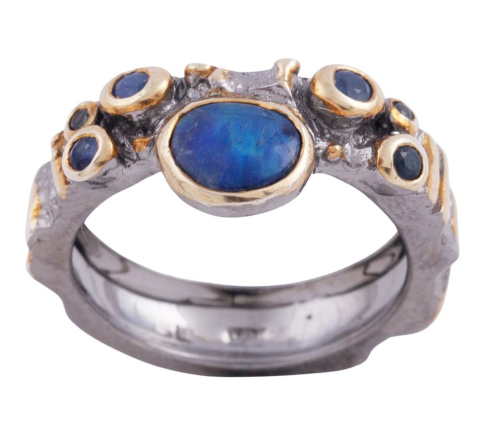 SORTIJA EN PLATA 925 CON CHAPADO EN ORO, LABRADORITA Y ZAFIROS. JOYERÍA DE AUTOR, PIEZA ÚNICA. So 