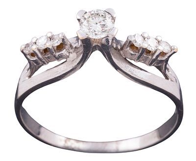 SORTIJA EN ORO DE 18KT Y DIAMANTES. Sortija realizada en oro de 18kt, con contraste. Destaca un 