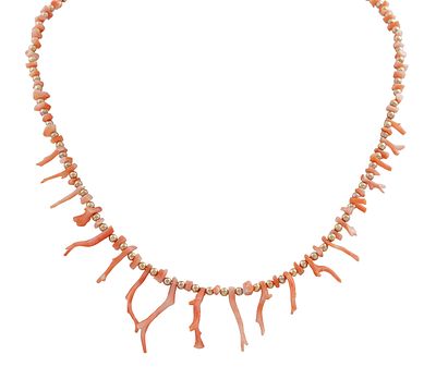 COLLAR-GARGANTILLA DE CORAL Y ORO BAJO. Collar gargantilla formado por pequeñas ramitas de coral 