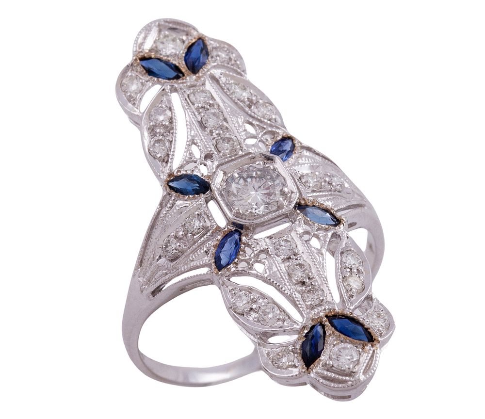 SORTIJA LANZADERA EN ORO 18KT, ZAFIROS Y DIAMANTES. Sortija lanzadera estilo Art Déco realizada 