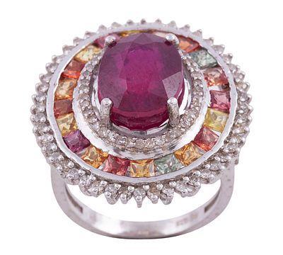 SORTIJA EN PLATA 925, RUBÍ, ZAFIROS FANCY Y DIAMANTES. Sortija realizada en plata 925. Rubí 