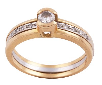 SORTIJA EN ORO BICOLOR 18KT Y DIAMANTES CON ARO EXTRAIBLE. Sortija realizada en oro bicolor de 