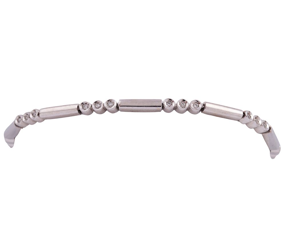 PULSERA EN ORO 18KT Y DIAMANTES. Pulsera realizada en oro de 18kt. Formado por eslabones lisos 