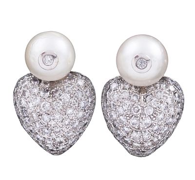 PENDIENTES EN ORO DE 18KT, PERLAS CULTIVADAS Y DIAMANTES. Pendientes realizados en oro de 18kt. 