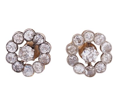 PENDIENTES EN ORO 14KT Y DIAMANTES. Pareja de pendientes realizados en oro de 14kt. Diseño de 