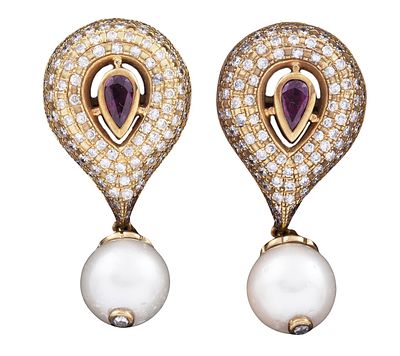 PENDIENTES EN ORO DE 18KT, RUBÍES, DIAMANTES Y PERLAS CULTIVADAS. Pareja de pendientes 