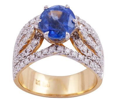 SORTIJA EN ORO BICOLOR 18KT, ZAFIRO Y DIAMANTES. Sortija realizada en oro bicolor de 18kt con 