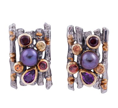 PENDIENTES EN PLATA 925 CON CHAPADO EN ORO, AMATISTAS, GRANATES, ZAFIROS Y PERLAS CULTIVADAS. 