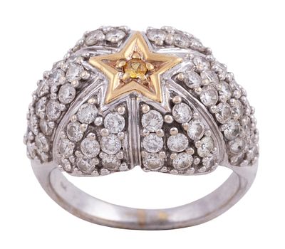 SORTIJA EN ORO BICOLOR 18KT, DIAMANTES Y ZAFIRO AMARILLO. Sortija realizada en oro bicolor de 