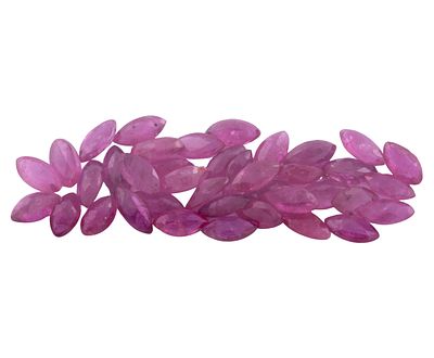 LOTE DE 39 RUBÍES EN TALLA MARQUISE. Lote formado por treinta y nueve rubíes en talla marquise. 