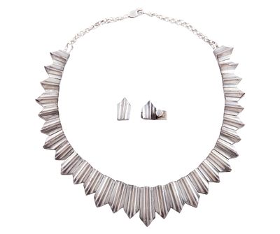 COLLAR EN PLATA DE LEY. Collar realizado en plata de ley 925 con contrastes. Formado por 