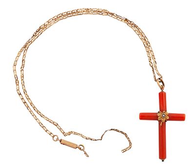CRUZ Y CADENA EN ORO 18KT CON CORAL. Colgante cruz y cadena realizados en oro de 18kt. El 