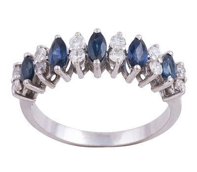 SORTIJA EN ORO 14KT, ZAFIROS Y DIAMANTES. Sortija realizada en oro de 14kt. Adornada por zafiros 