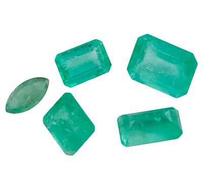 5 ESMERALDAS DE 3.47CT EN TOTAL. Lote de 5 esmeraldas: hexagonal colombiana de peso 1.31ct 