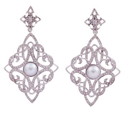 PENDIENTES EN ORO 18KT, PERLAS CULTIVADAS Y DIAMANTES. FIRMADOS "MONNA". Pareja de pendientes 