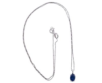 COLGANTE Y CADENA EN ORO 18KT CON ZAFIRO. Colgante y cadena realizados en oro de 18kt. El 