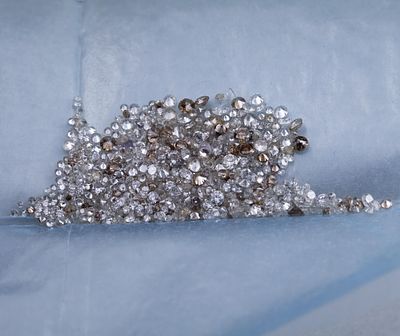 MEL&Eacute; DE DIAMANTES. 8.82CT. Lote de mel&eacute; de diamantes en talla brillante de varios tama&ntilde;os y 