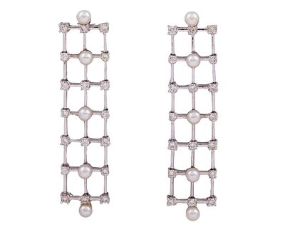 PENDIENTES EN ORO 18KT, PERLAS CULTIVADAS Y BRILLANTES. Pareja de pendientes largos articulados 