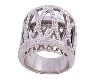 SORTIJA ANCHA EN ORO 18KT Y BRILLANTES. Sortija ancha realizada en oro de 18kt. Con doble 