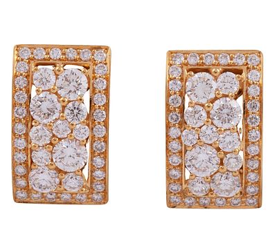 PENDIENTES EN ORO 18KT Y DIAMANTES. Par de pendientes realizados en oro de 18kt. Con dise&ntilde;o 