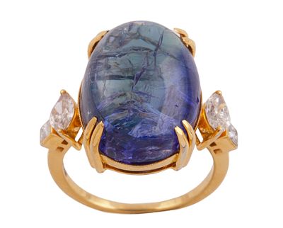 SORTIJA EN ORO DE 14KT, TANZANITA Y DIAMANTES. Sortija realizada en oro de 14kt. Con una 